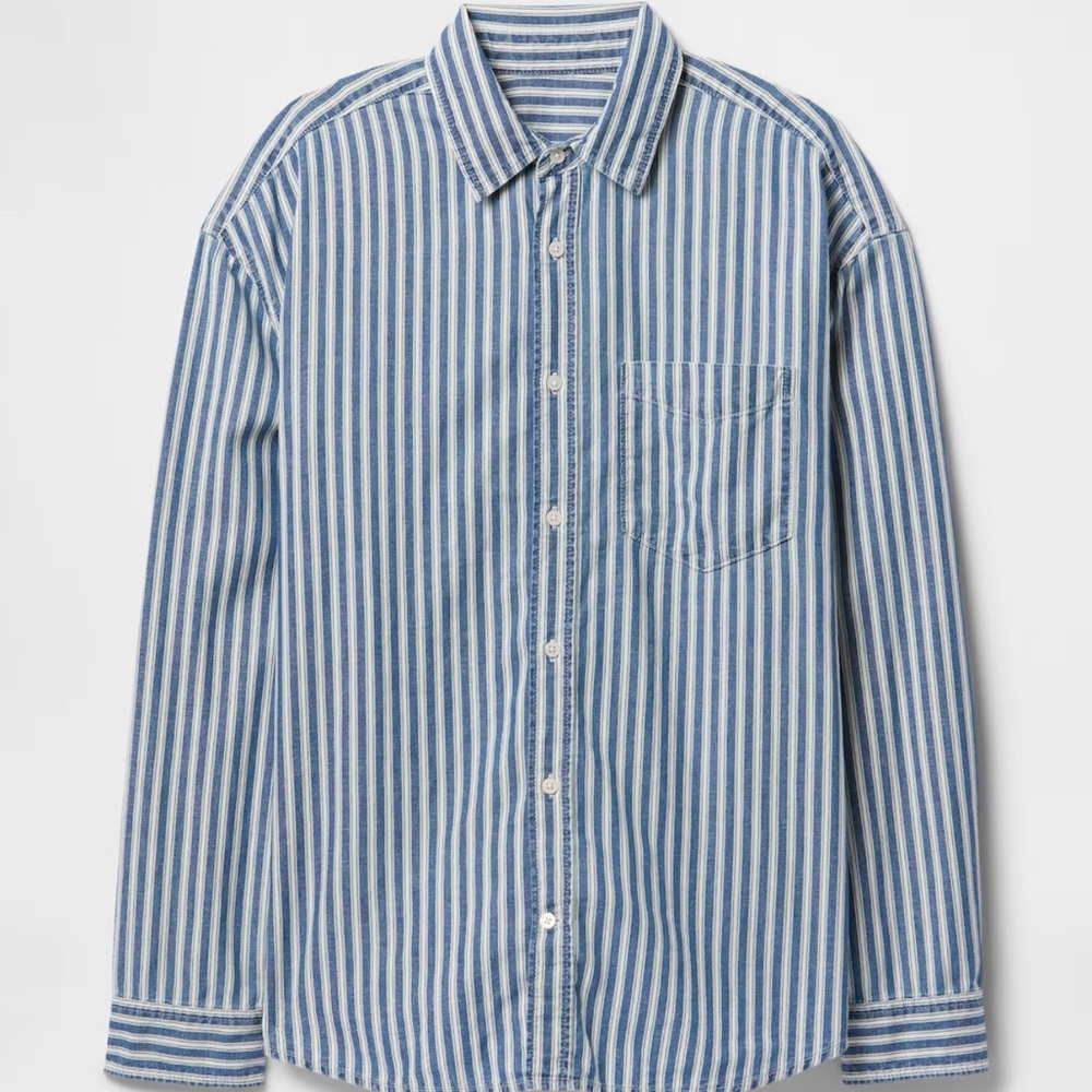 GAP Blue and White Casual Button Down Shirt